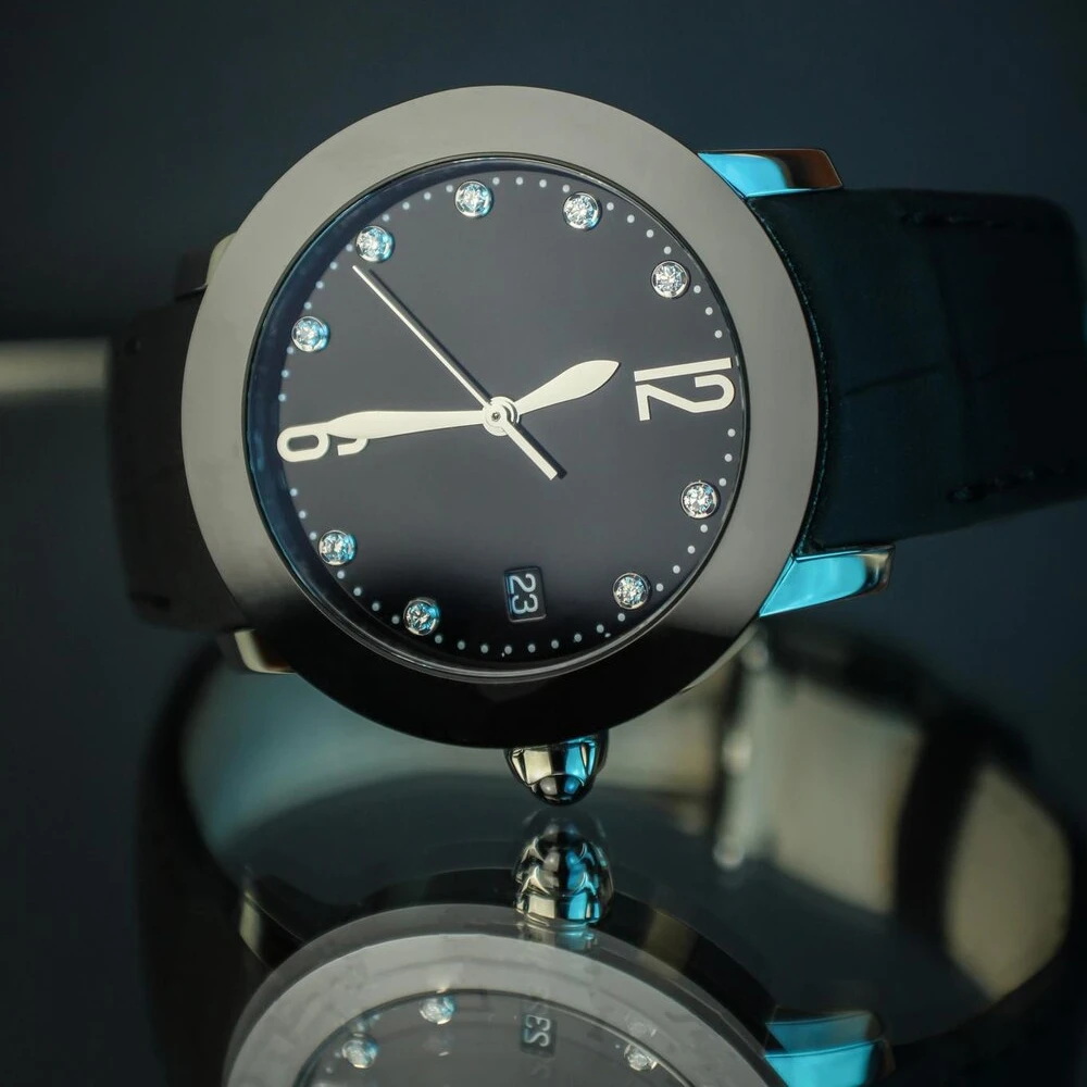 Frederique Constant unveils two new Classics Vintage Rally Healey limited editions